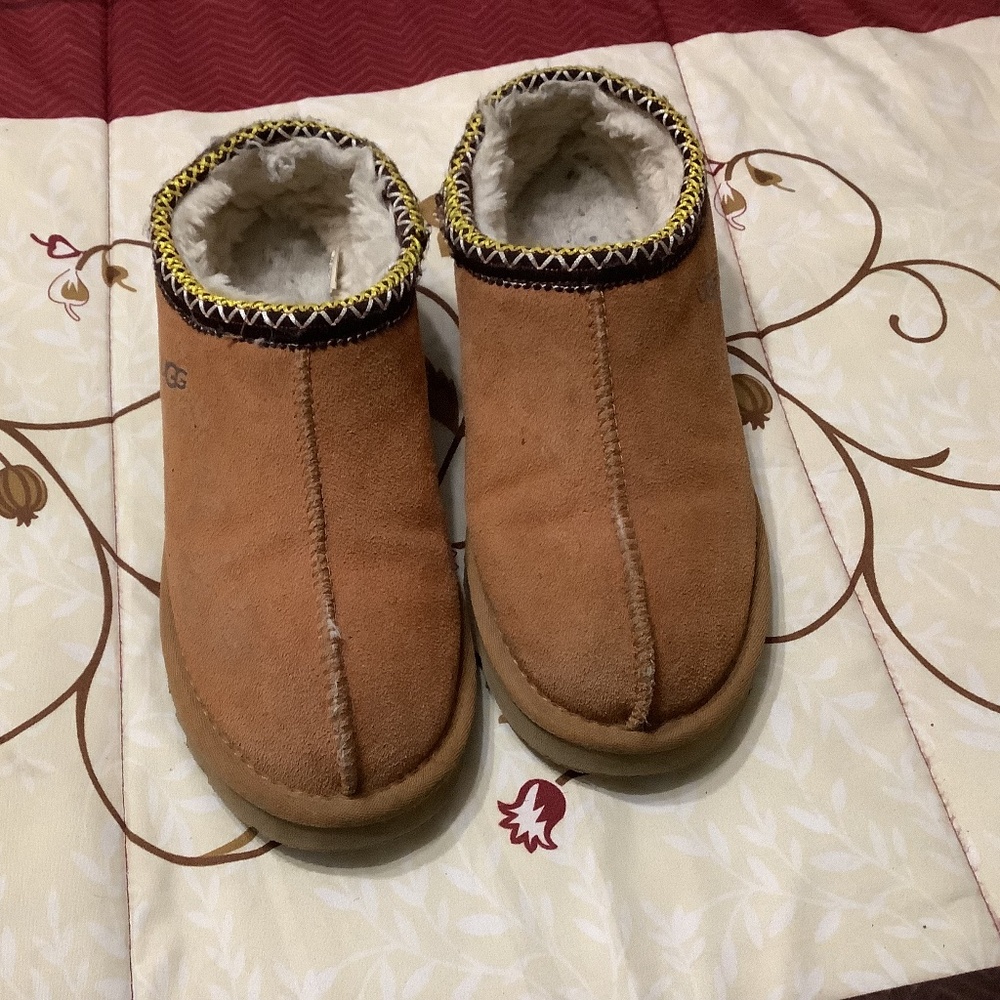 Uggs slippers